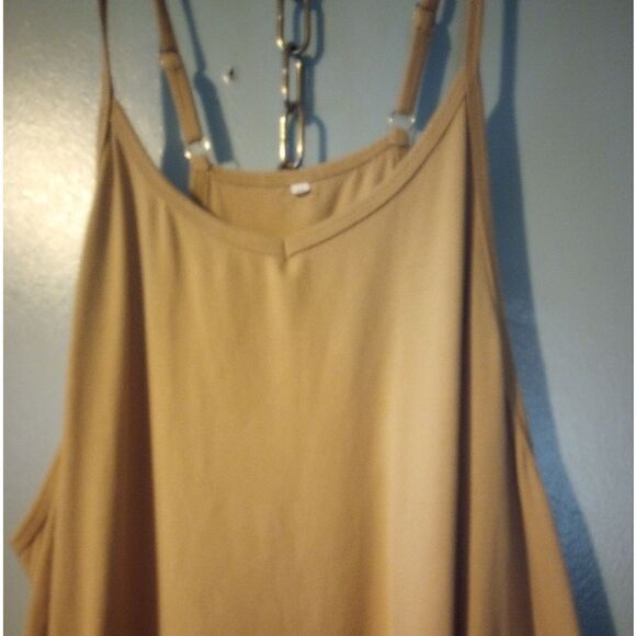 Oversized spaghetti strap romper with large front pockets and adjustable… - Picture 4 of 9